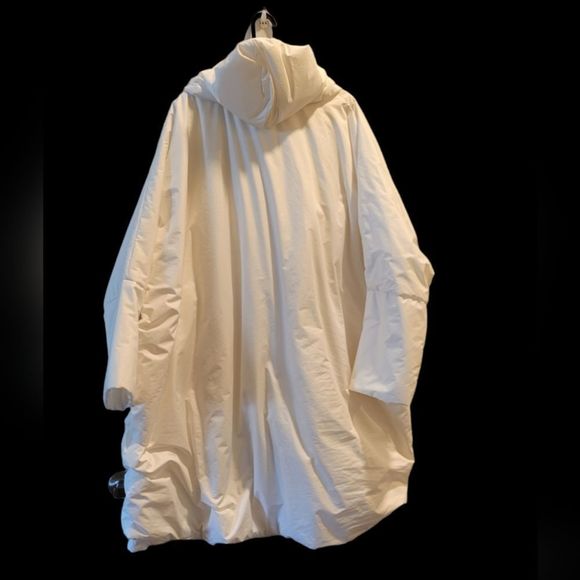 Igor Dobranic White Oversized Coat - Picture 3 of 15